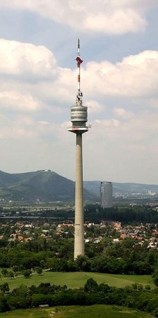 298px Donauturm NW 229x460 La Torre del Danubio de Viena, a vista de pájaro