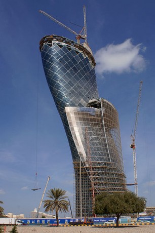 400px Capital Gate Abu Dhabi 001 306x460 El edificio más inclinado del mundo