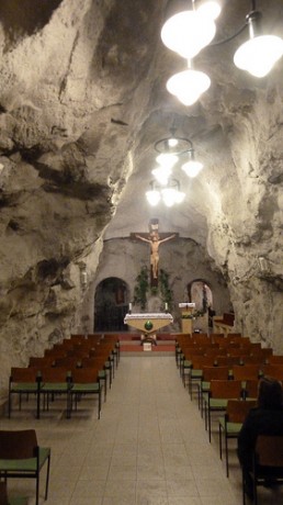 7078306337 23c7e21097 258x460 Iglesia Rupestre de Budapest, dentro de la montaña