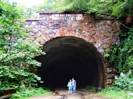 799px Túnel de la Engaña boca norte 460x344 El abandonado túnel de La Engaña