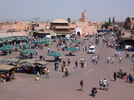 800px MoroccoMarrakech DjemaaElFna. 460x345 Djemaa el Fna, la plaza más popular de Marruecos