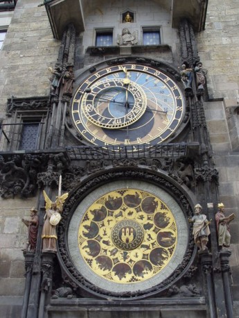 Astronomical Clock Detail 3 345x460 El fabuloso Reloj Astronómico de Praga