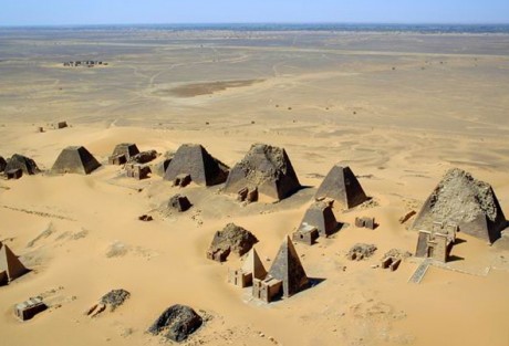 Meroe Pyramids 460x313 Meroë, la tierra de las reinas negras
