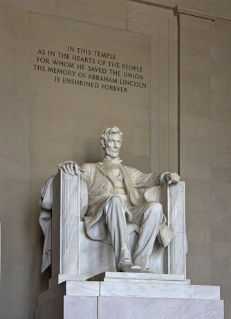 Monumento a Lincoln 334x460 El Monumento a Abraham Lincoln en Washington DC