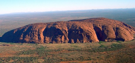 Uluru Ayers Rock 460x216 La montaña sagrada: Uluru