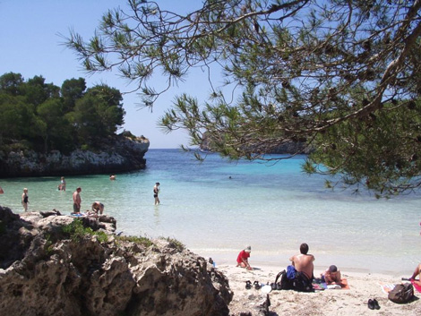 cala menorca foto wikipedia j braun Menorca, sinónimo de belleza natural