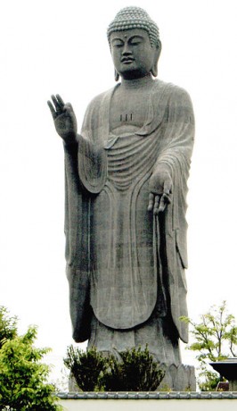 estatua1 266x460 Ushiku Daibutsu: la estatua más grande del mundo