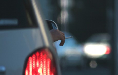 fumar 460x294 ¿Cómo afecta el tabaco a la conducción?