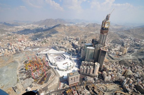 reloj 460x305 El reloj de La Meca, el más grande del mundo