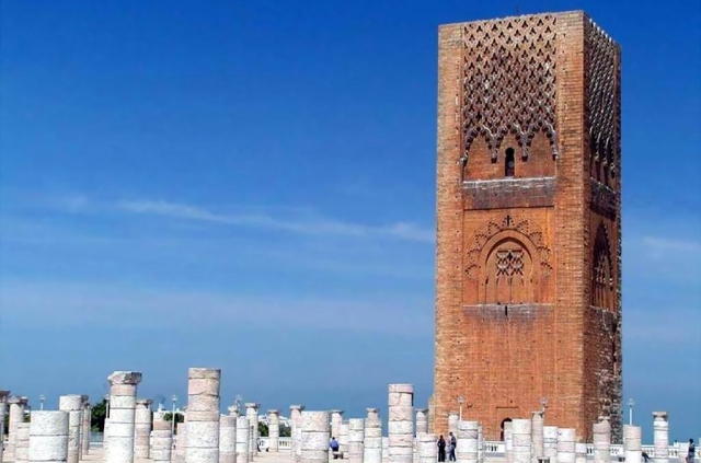 torre hassan La Torre Hassan y la mezquita incompleta